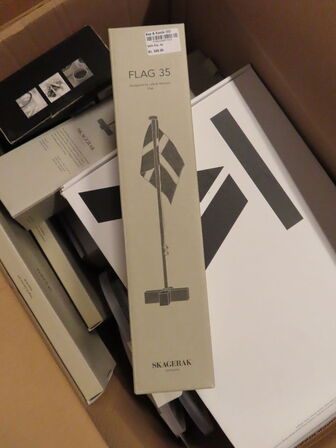 2 kasser med indhold