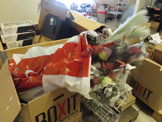 2 kasser med indhold