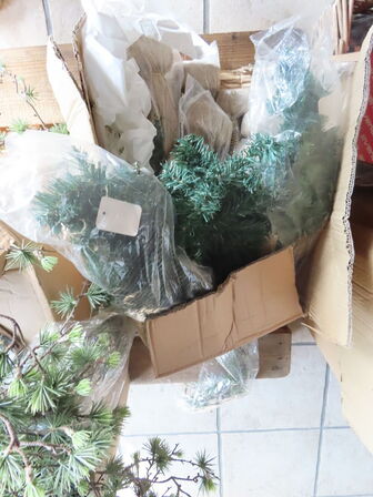 Palle med diverse dørkrans i kunstigt træ