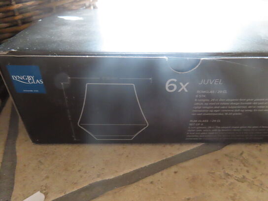 Diverse ståltråd, pærer, pincet mv.