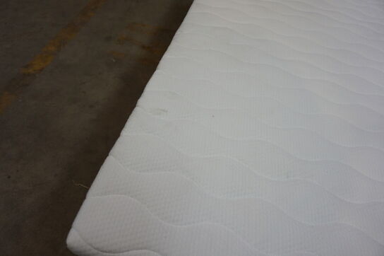 Huma Premium Boxmadrasseng 160 x 200 cm med ben og topmadras 