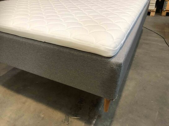 Huma Nordic boxmadrasseng 140x200cm med latex topmadras og ben