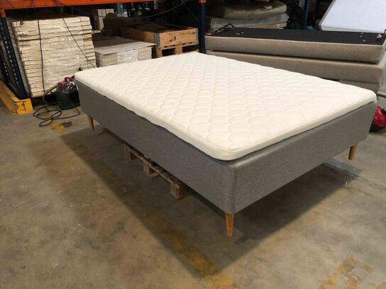 Huma Nordic boxmadrasseng 140x200cm med latex topmadras og ben