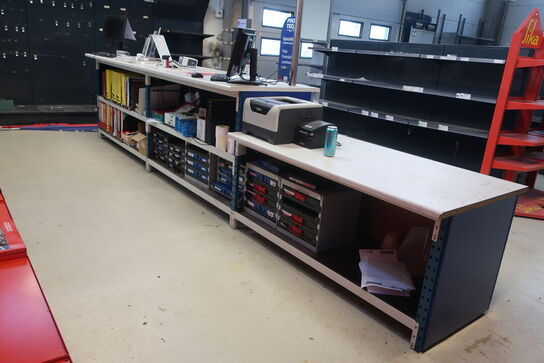 Butiksdisk med indhold (Læs beskrivelse)