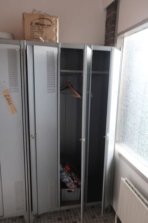 2 stk. omklædningsskabe