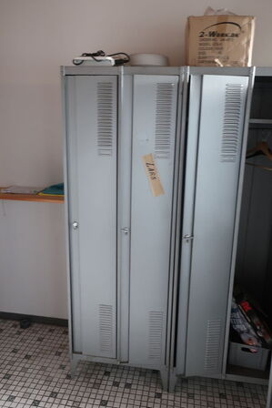 2 stk. omklædningsskabe