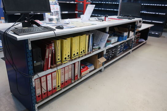 Butiksdisk med indhold (Læs beskrivelse)