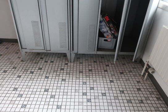 2 stk. omklædningsskabe