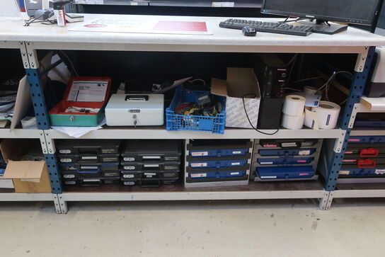 Butiksdisk med indhold (Læs beskrivelse)