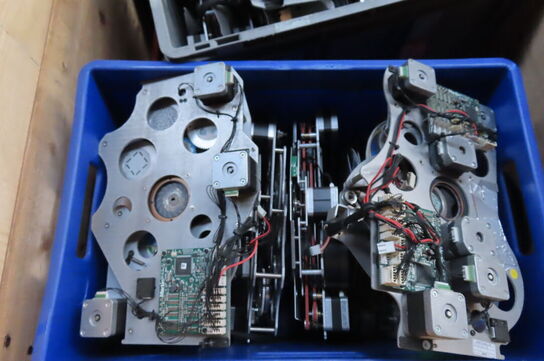 Palle med diverse reservedele til lys