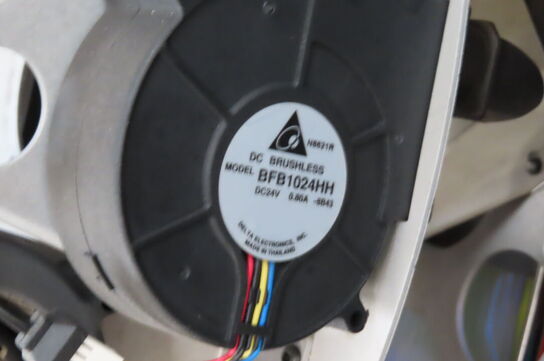 Palle med diverse reservedele til lys