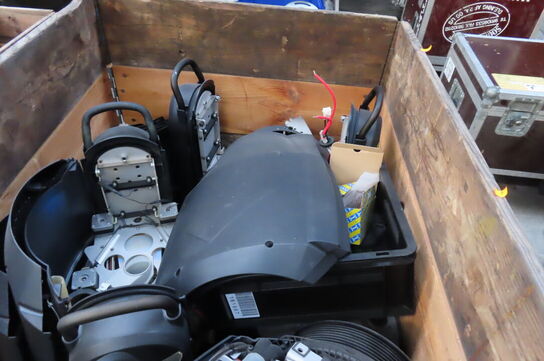 Palle med diverse reservedele til lys