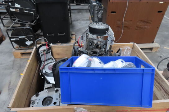 Palle med diverse reservedele til lys