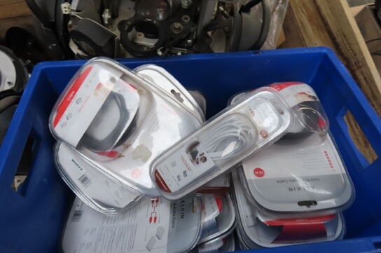 Palle med diverse reservedele til lys