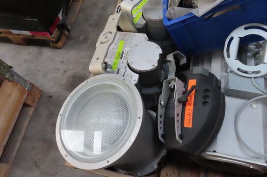 Palle med diverse reservedele til lys