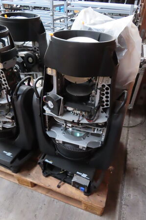 Palle med diverse reservedele til lys