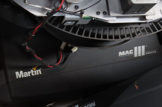 Palle med diverse reservedele til lys