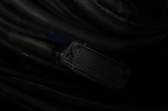 Flightcase med diverse kabler