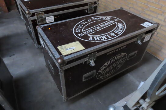 Flightcase med diverse kabler