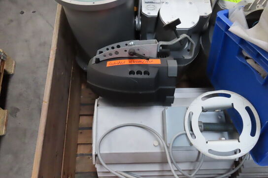 Palle med diverse reservedele til lys