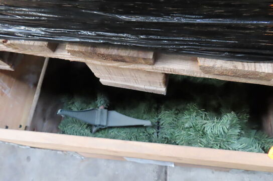 2 paller med julepynt