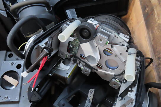 Palle med diverse reservedele til lys