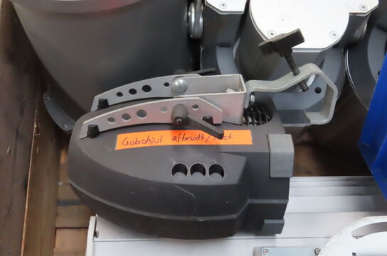 Palle med diverse reservedele til lys