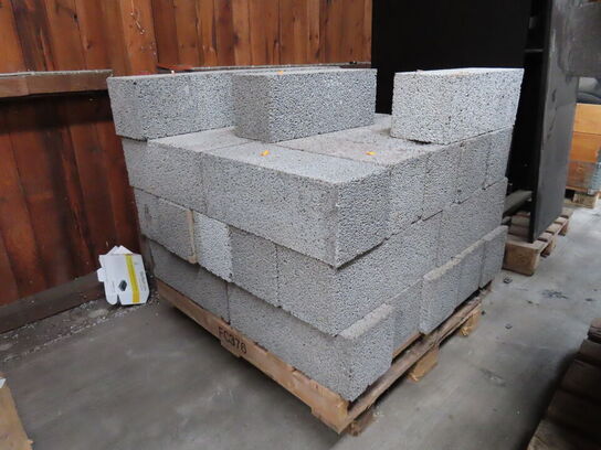 2 paller med LECA blokke