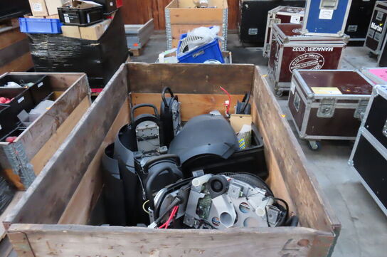 Palle med diverse reservedele til lys