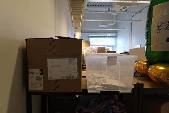 Lagerreol med div. Festtilbehør m.m.