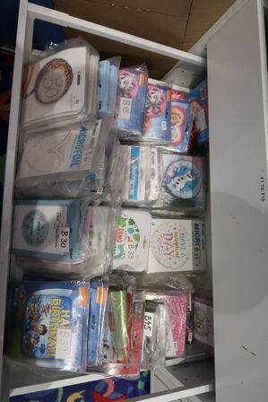 Div. Balloner med motiv m.m. i skuffer