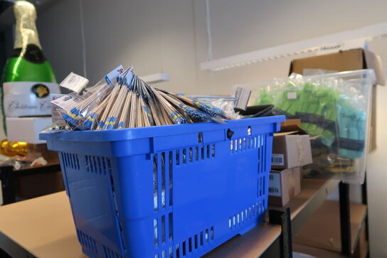 3 stk. lagerreoler med div. Festilbehør m.m.