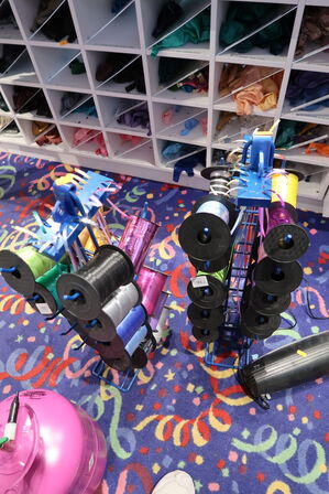 2 stk. standere med gavebånd