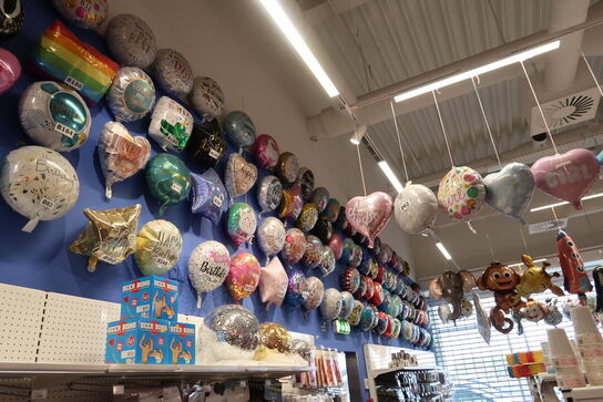 Alle balloner i butikken som er pustet op
