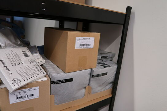 Lagerreol med div. Festtilbehør m.m.