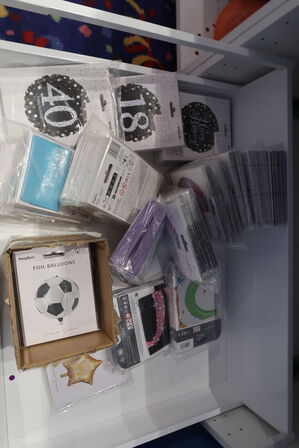 Div. Balloner med motiv m.m. i skuffer