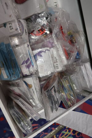 Div. Balloner med motiv m.m. i skuffer