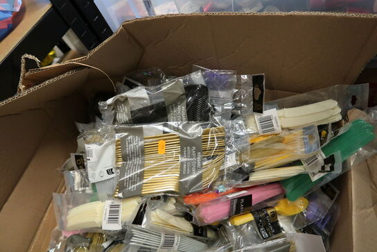 Kasse med div. Festtilbehør