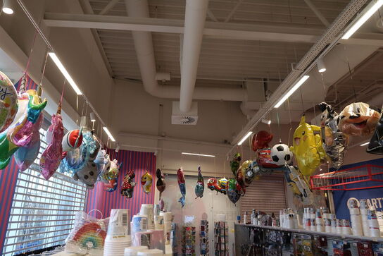 Alle balloner i butikken som er pustet op
