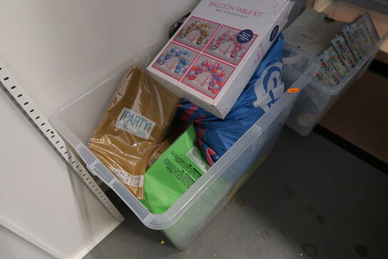 Lagerreol med div. Festtilbehør m.m.