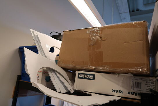 2 stk. lagerreoler med div. Festtilbehør m.m.