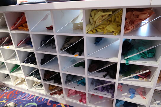 Div. Balloner med motiv m.m. i skuffer