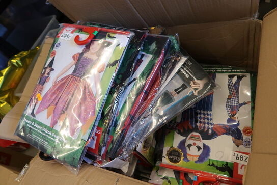 Kasse med udklædningsdragter