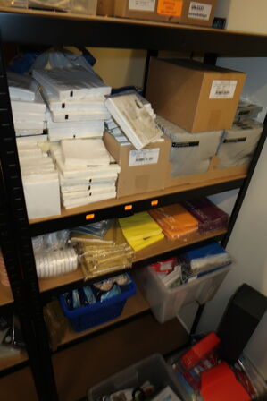 Lagerreol med div. Festtilbehør m.m.