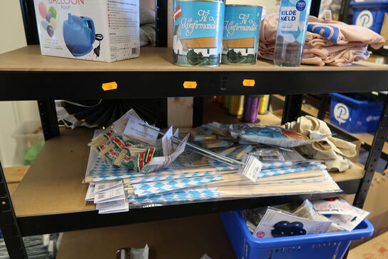 Lagerreol med div. Festtilbehør m.m.