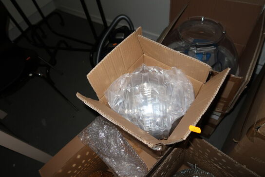 12 stk. diskokugler i forskelligestørrelser, mundbind m.m.