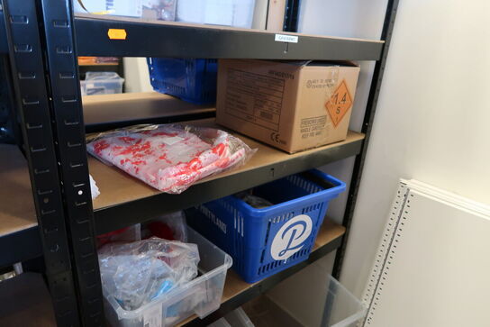 3 stk. lagerreoler med div. Festilbehør m.m.