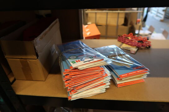 2 stk. lagerreoler med div. Festtilbehør m.m.