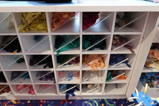 Div. Balloner med motiv m.m. i skuffer