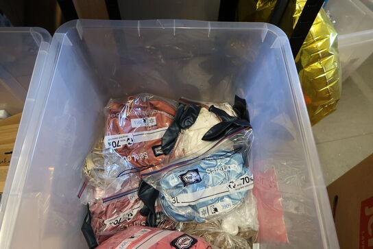 2 stk. kasser med div. Festtilbehør, balloner m.m.